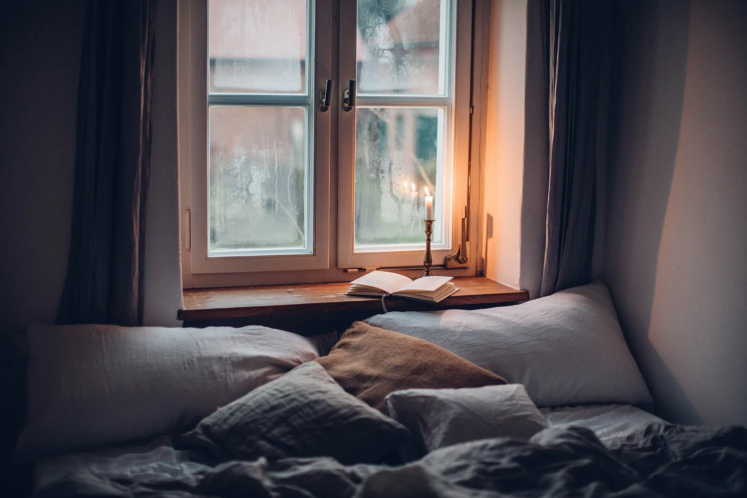 cozy windowsill xmas
