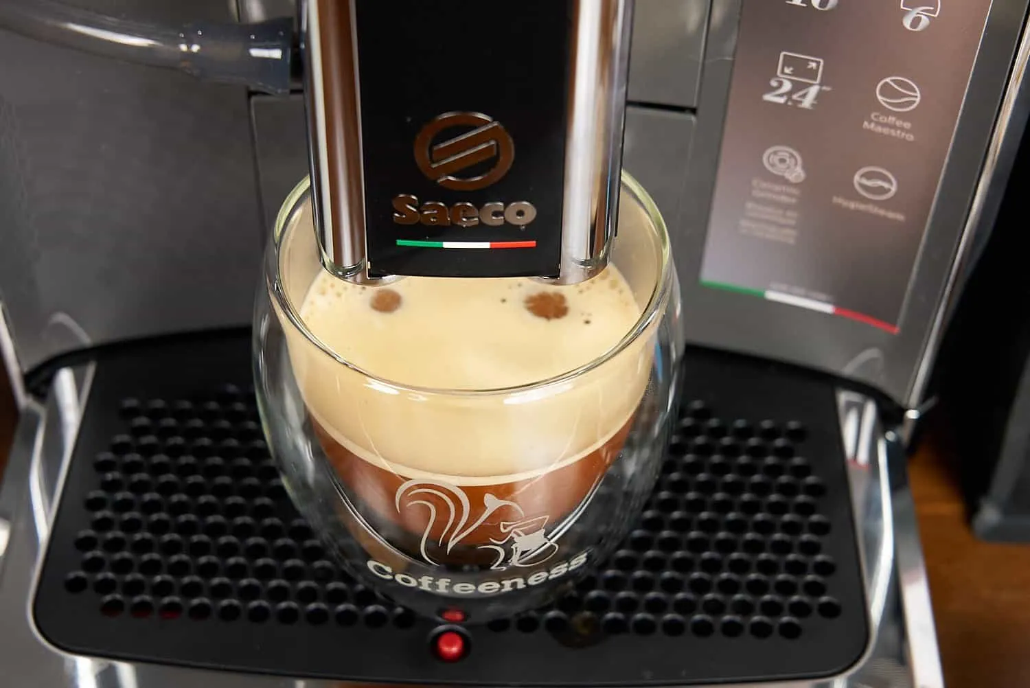 Crema des Espressos aus der Saeco GranAroma Kaffeemaschine