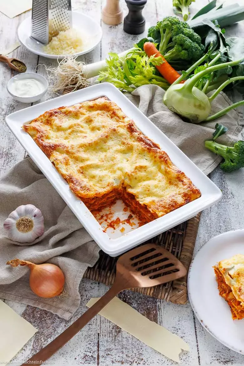 Cremige Gemüselasagne mit goldbrauner Käsekruste, perfekt für die Familie