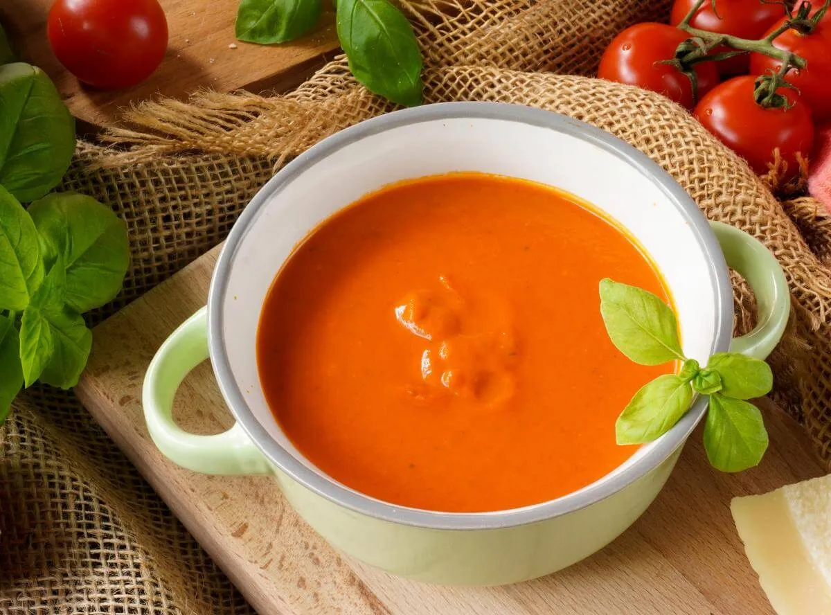 Cremige Tomatensuppe aus dem Thermomix: Ein schnelles, wärmendes Mittagsgericht für jeden Tag