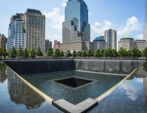 Das 9/11 Memorial Museum in New York City, ein Ort der Erinnerung und Besinnung, wichtig für New York City Reisetipps.