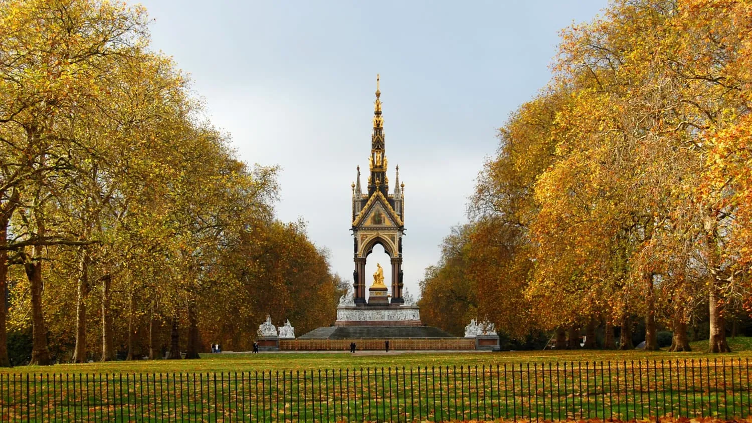 Das Albert Memorial im Kensington Garden in London