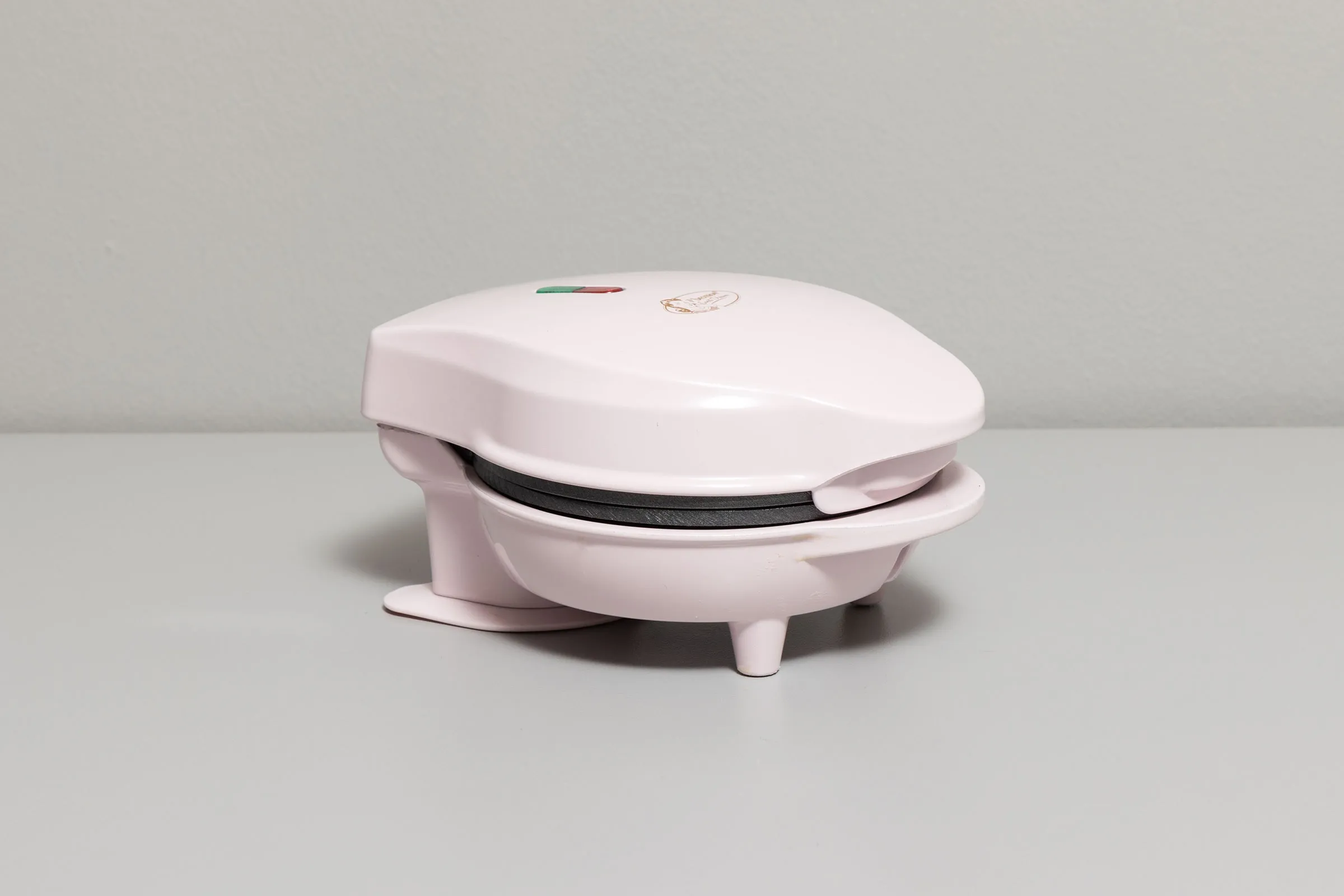 Das Bestron AMW500P Mini-Waffeleisen, klein und kompakt