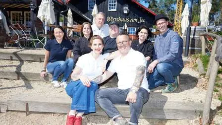 Das engagierte Team des runderneuerten Wirtshauses am See Kahl, angeführt von Sabrina Schwahn und Emiliyan Radev, heißt Gäste herzlich willkommen.