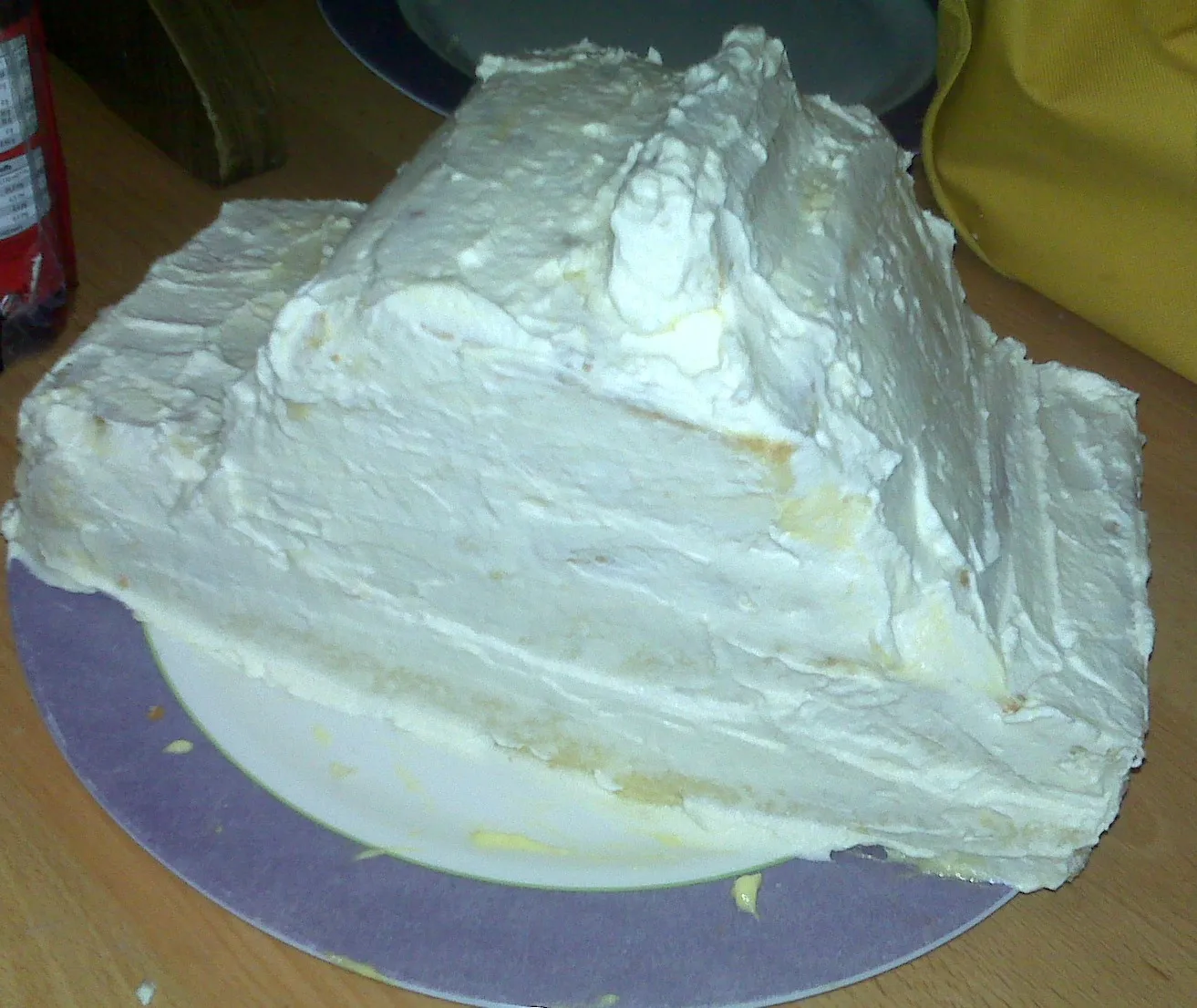 Das fast fertige Polizeiauto aus Kuchen