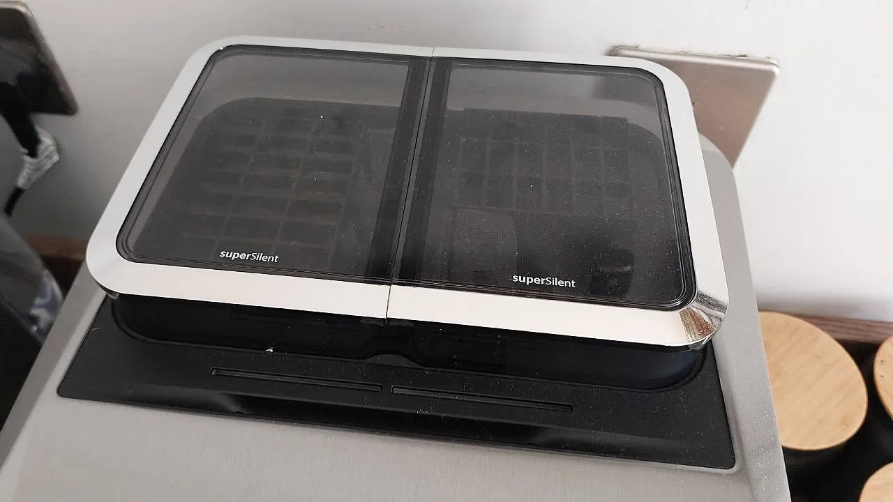 Das hochauflösende Touchscreen-Display der Siemens EQ900 mit Getränkeauswahl