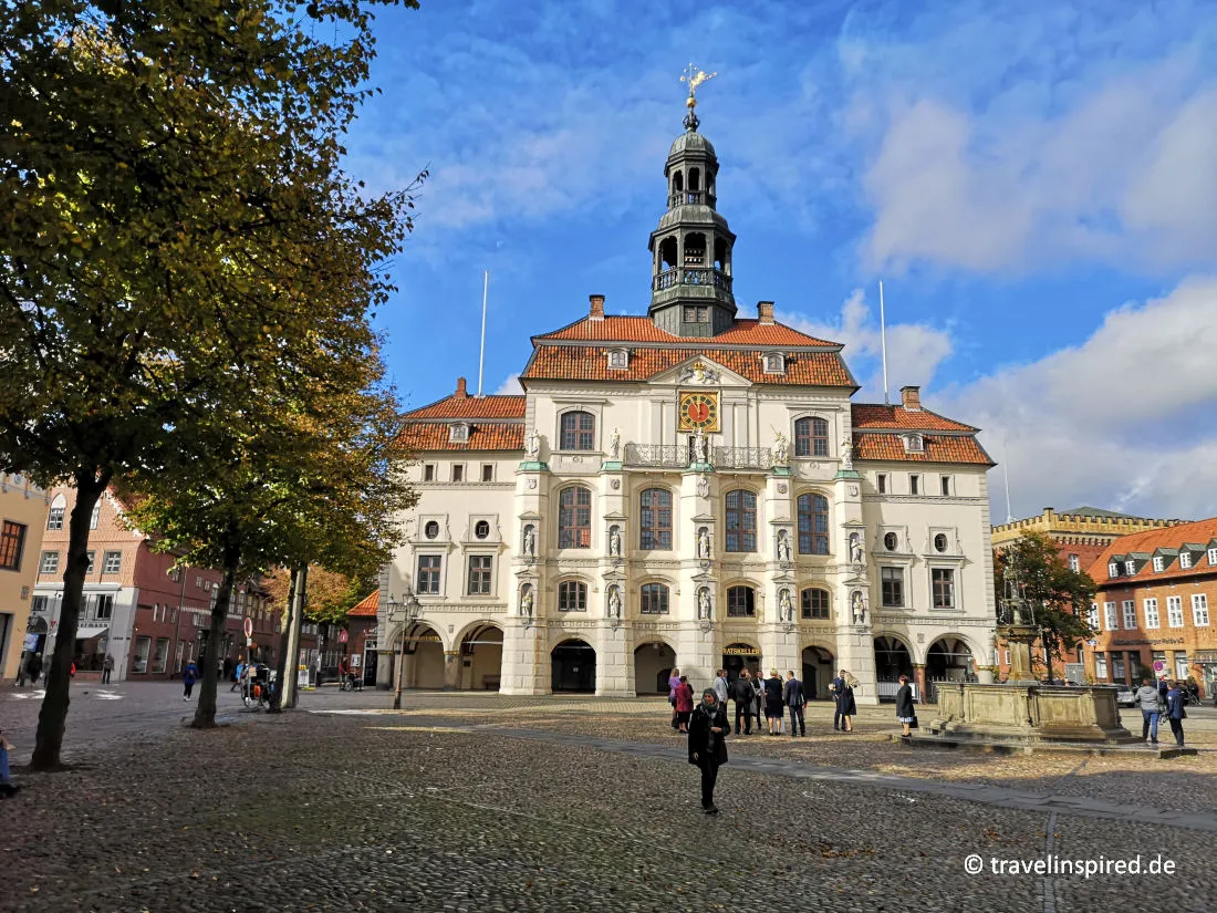 Das imposante Rathaus von Lüneburg, ein Wahrzeichen für Norddeutschland Unternehmungen in der Stadt