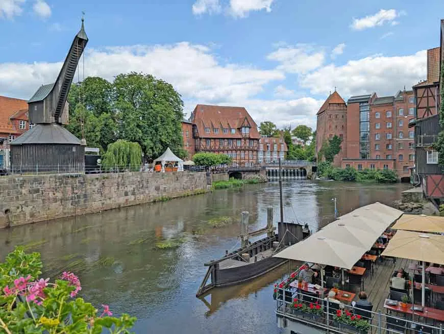 Das malerische Wasserviertel "Stint" in Lüneburg am Abend