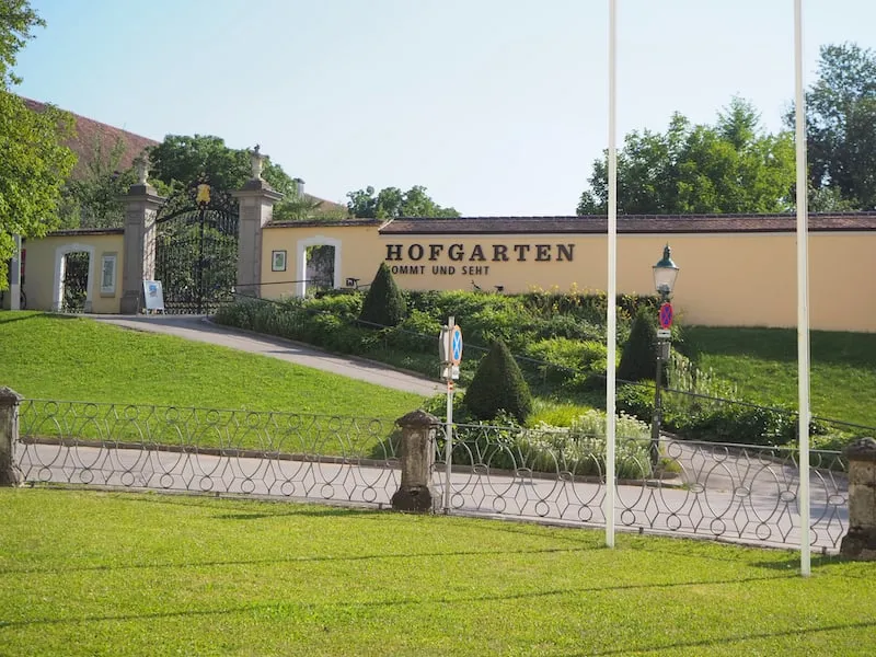 Das Motto des Historischen Hofgartens in Seitenstetten: Kommt und Seht!