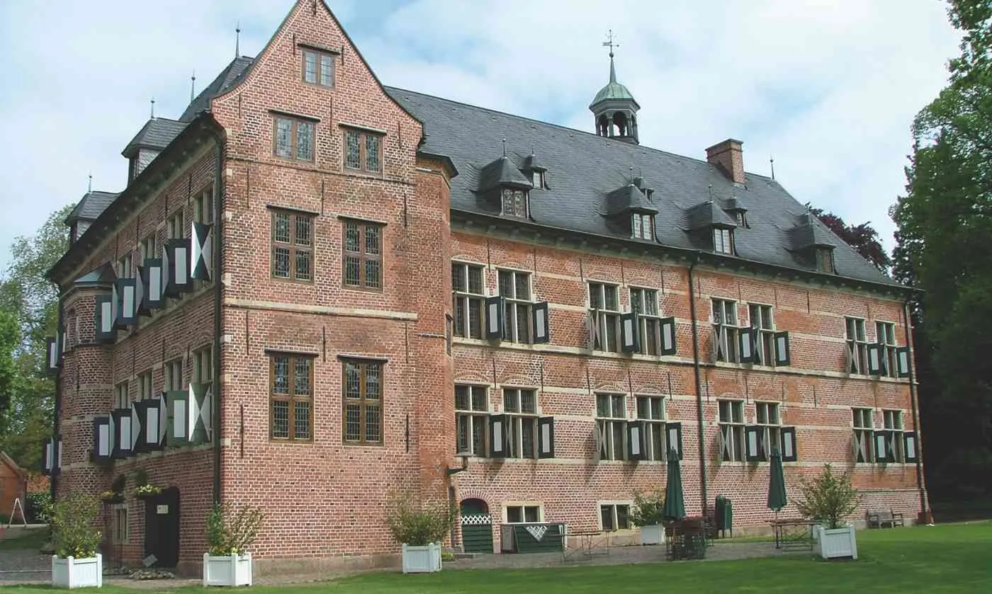 Das Standesamt Reinbek im Kreis Stormarn ist ein beliebter Trauort für Brautpaare aus Hamburg und dem Umland.