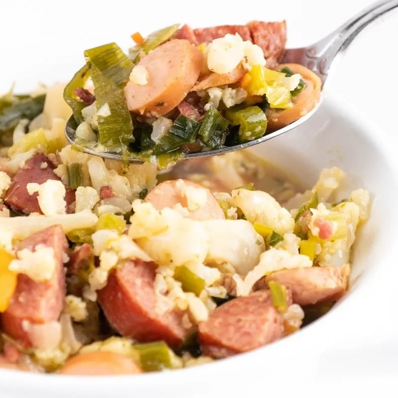 Deftiger Low Carb Würstchen-Eintopf ohne Kohlenhydrate als ketogenes Abendessen