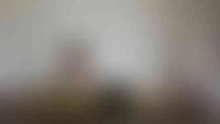 Dehnung der vorderen Schultermuskulatur im Strecksitz