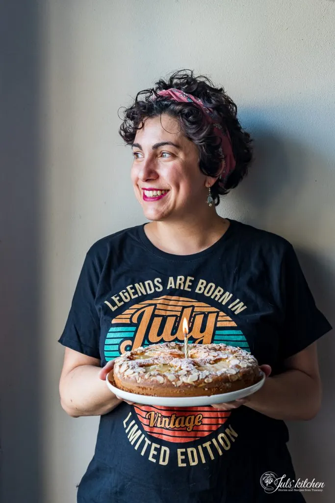 Dekorativer Birnen-Mandel-Kuchen