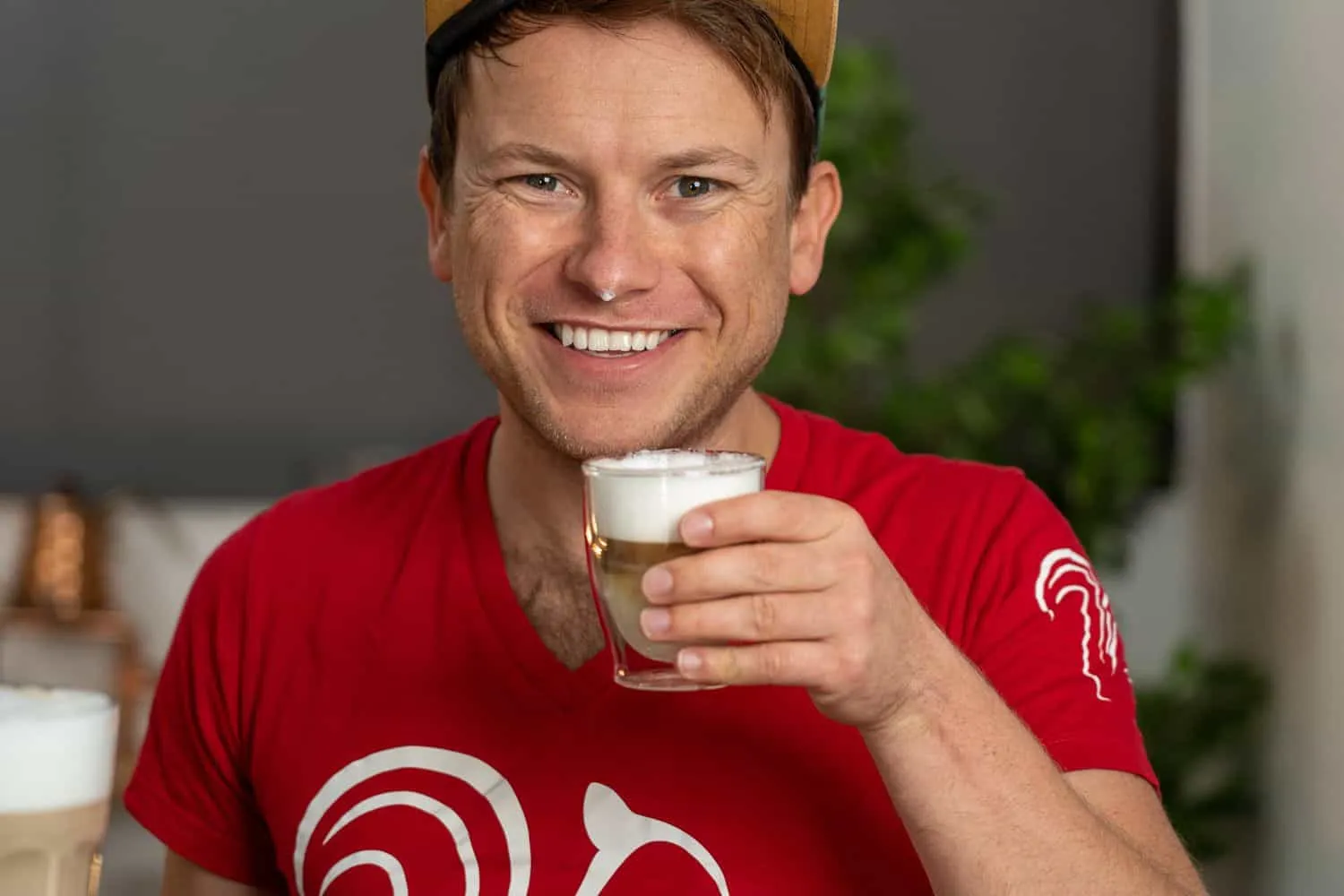 Delonghi ECAM 22.110.B Milchschaum auf Nase