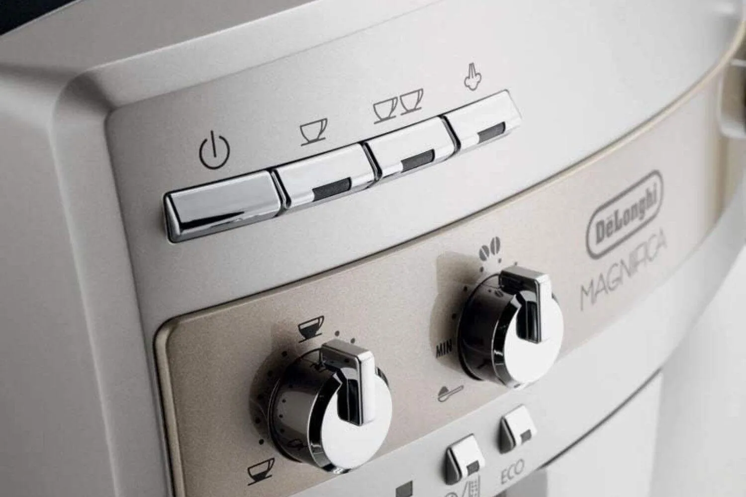 DeLonghi ESAM 3300 Bedienfeld mit Drehreglern und Tasten