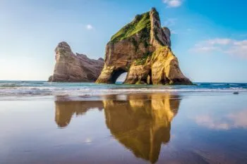 Der beliebte Strand Wharariki Beach