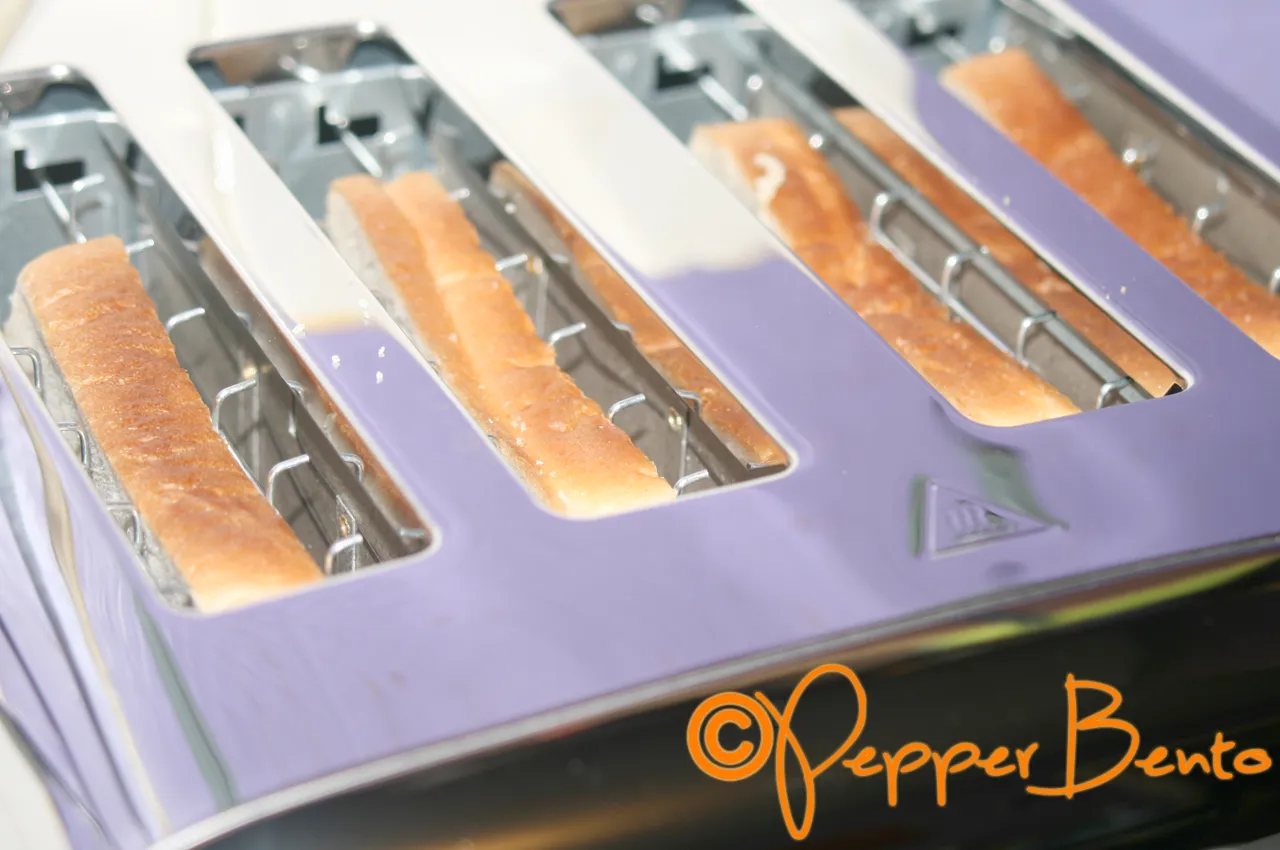 Der Breville VTT571 Toaster röstet eine Brotscheibe vollständig bis zum oberen Rand, ohne ungetoastete Stellen.
