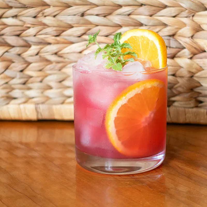 Der Cosmojito ist eine kongeniale Mischung von Cosmopolitan und Mojito (Foto: MaltWhisky.de)