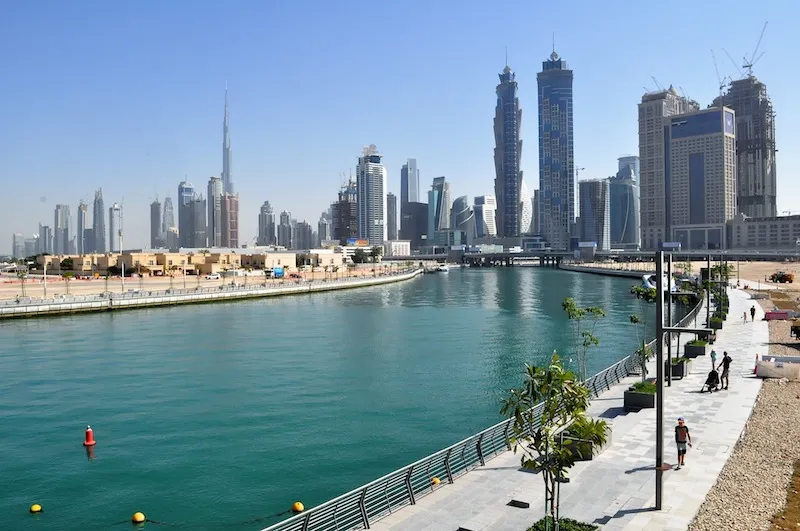 Der Dubai Canal, Dubais neustes Mega-Projekt, verbindet das Zentrum mit dem offenen Meer