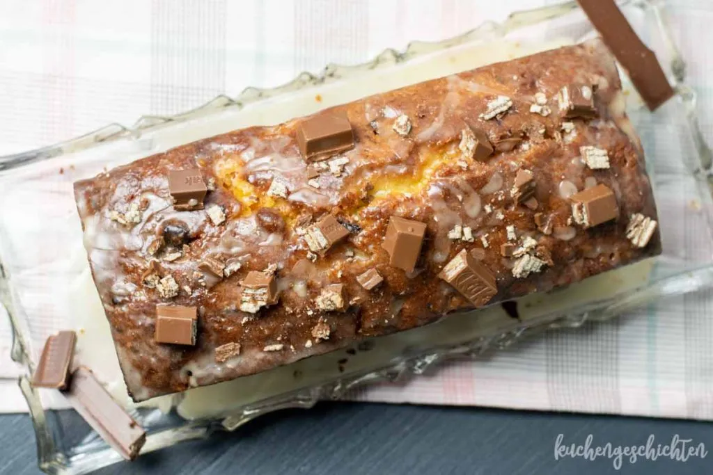 Der fertige KitKat Mandarinenkuchen, bereit zum Servieren