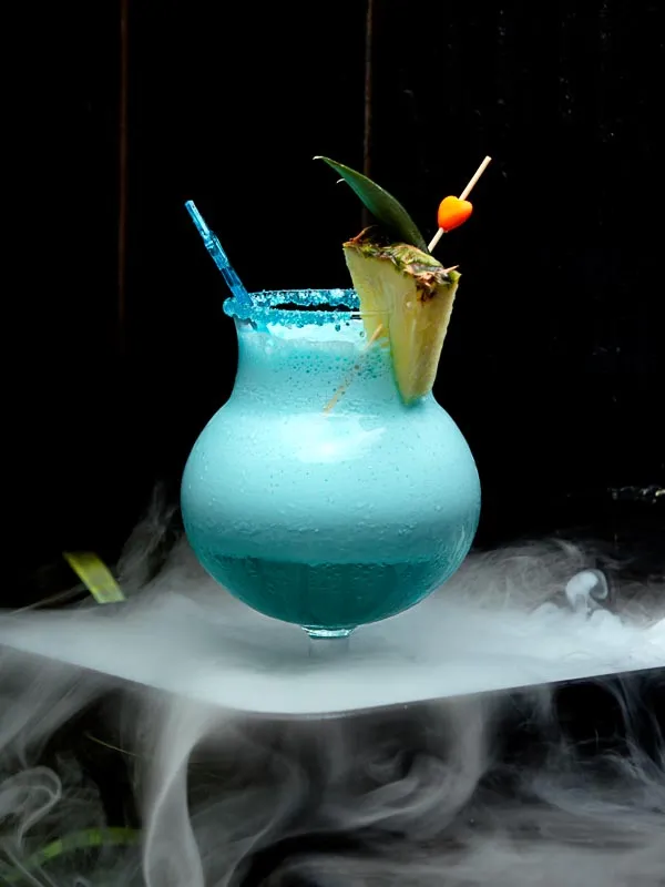 Der giftgrüne, cremige Mikoko Cooler mit Kokosmilch, eine vegane Option für Halloween.