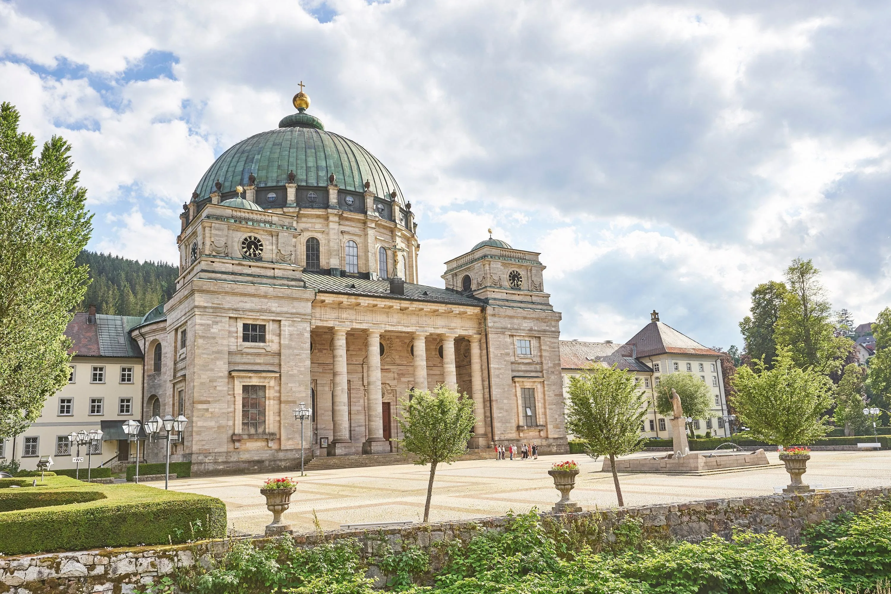 Der imposante Dom St. Blasien im Hochschwarzwald, eine beeindruckende barocke Rundkirche und Wahrzeichen der Region
