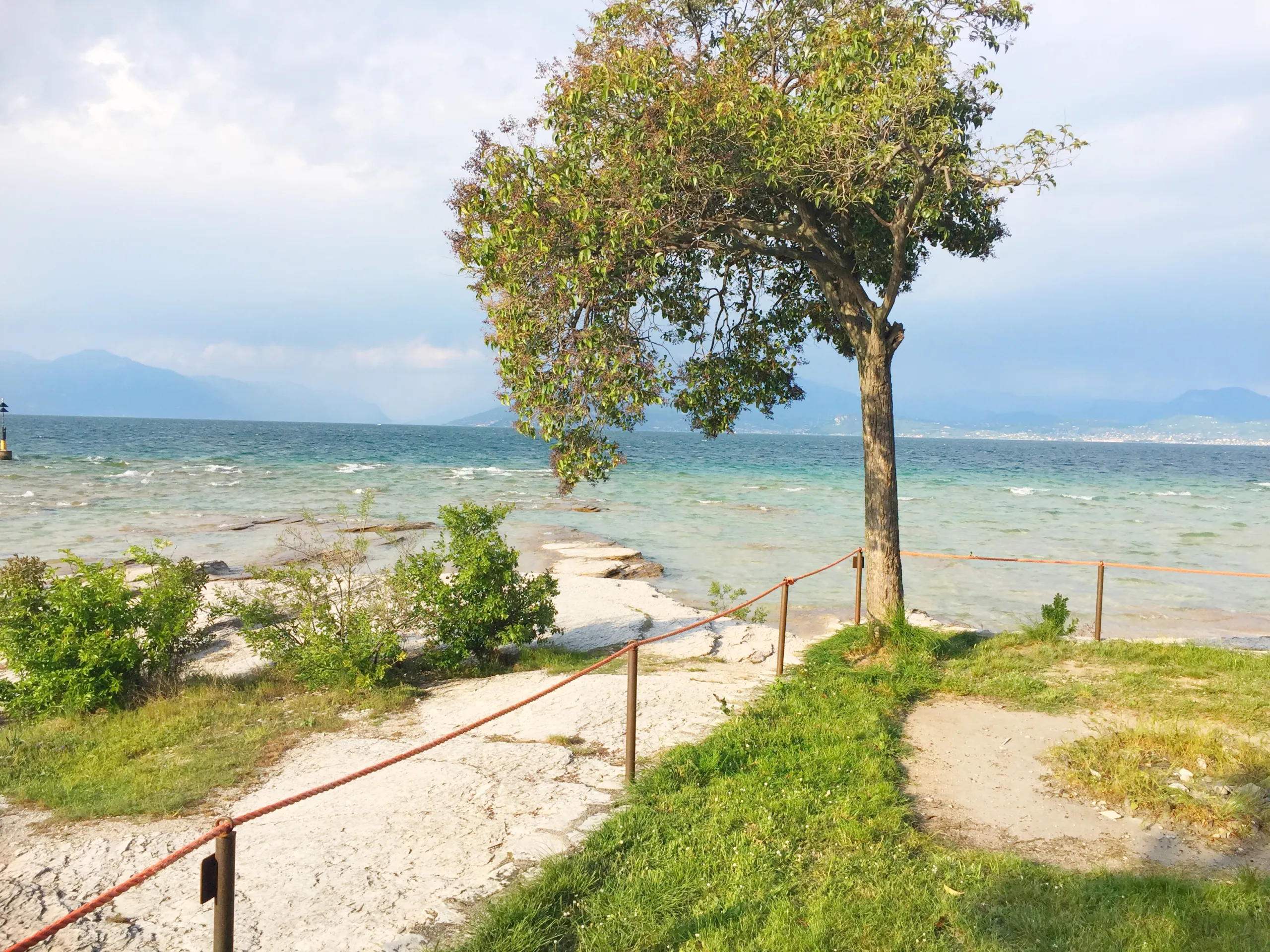 Der versteckte &quot;Jamaica Beach&quot; am Gardasee, auch im Herbst ein schöner Ort.