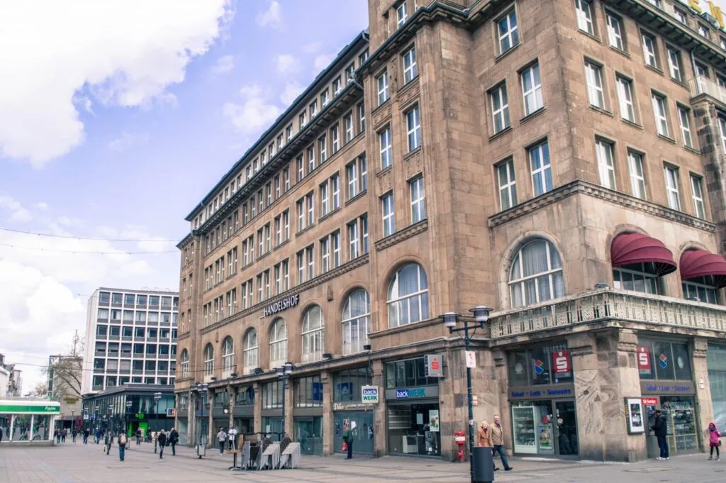 Der Willy-Brandt-Platz in Essen mit interaktivem Klangspiel