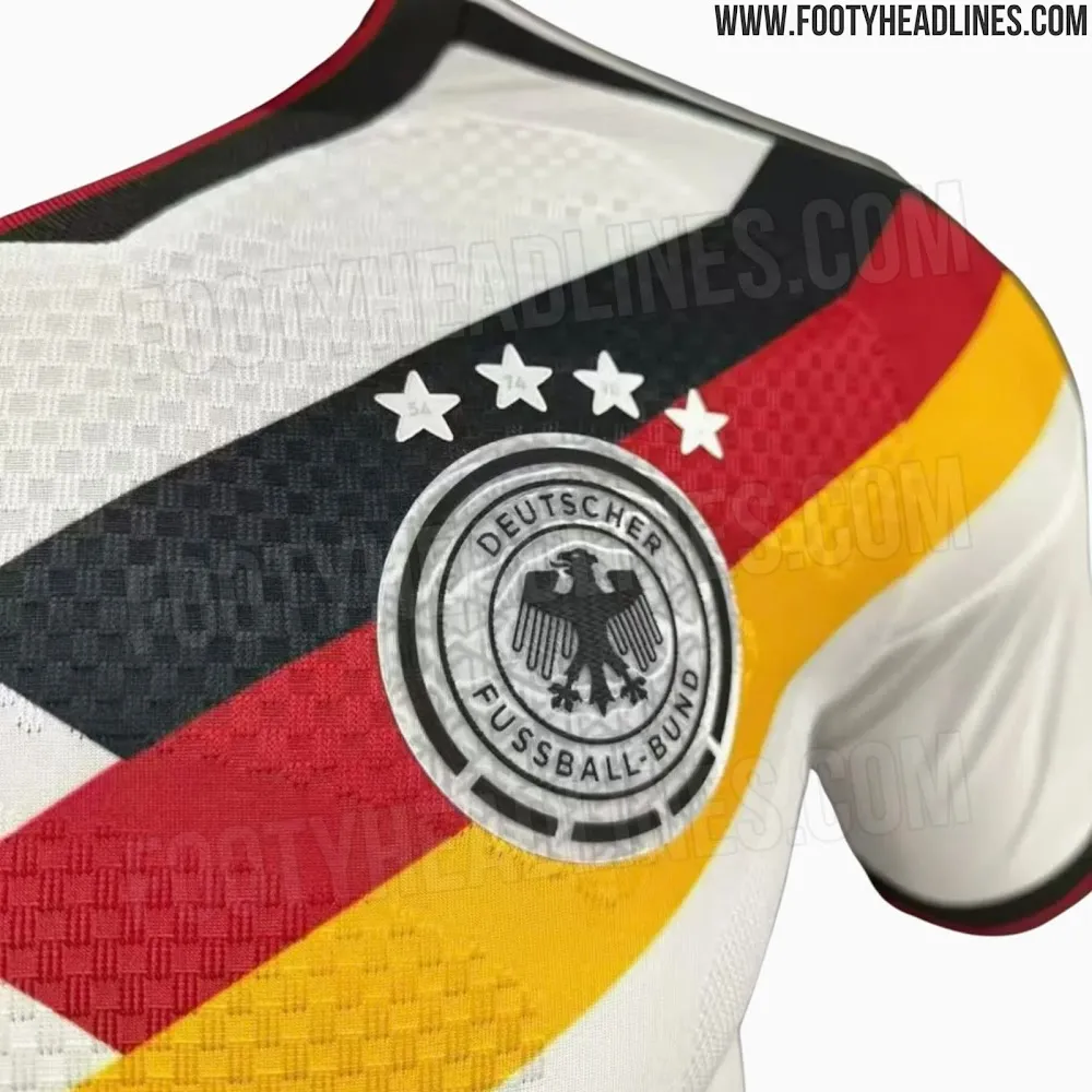 Detailansicht der DFB-Sterne 54, 74, 90, 14 auf dem Trikot 2026
