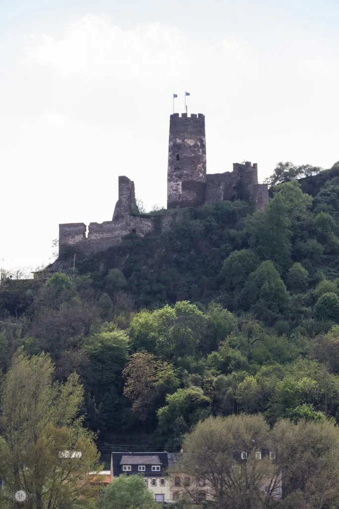 Detailansicht der Mauerreste der Burg Fürstenberg, Zeugen alter Zeiten