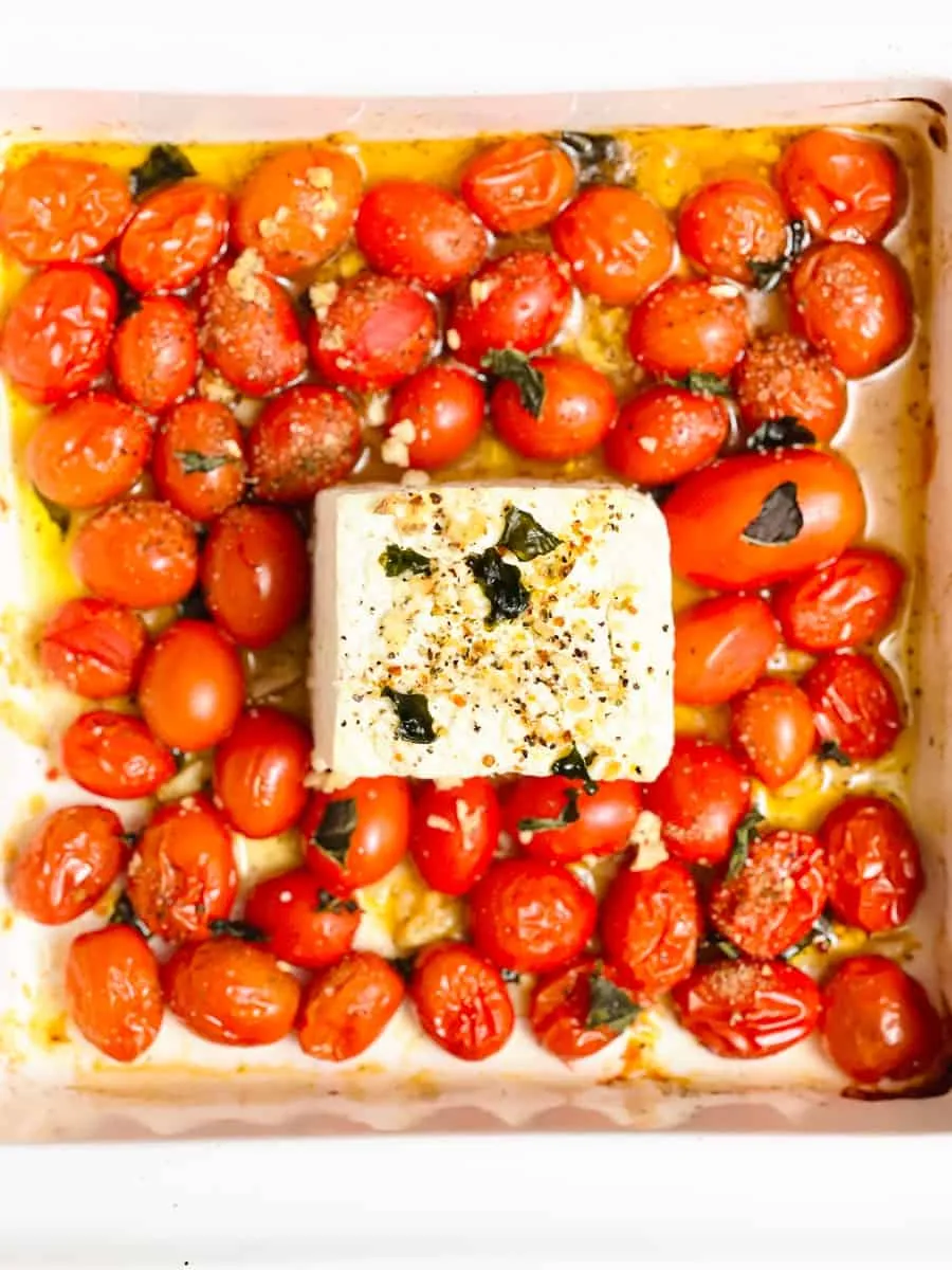 Detailansicht der One Pot Feta Pasta, frisch aus dem Ofen