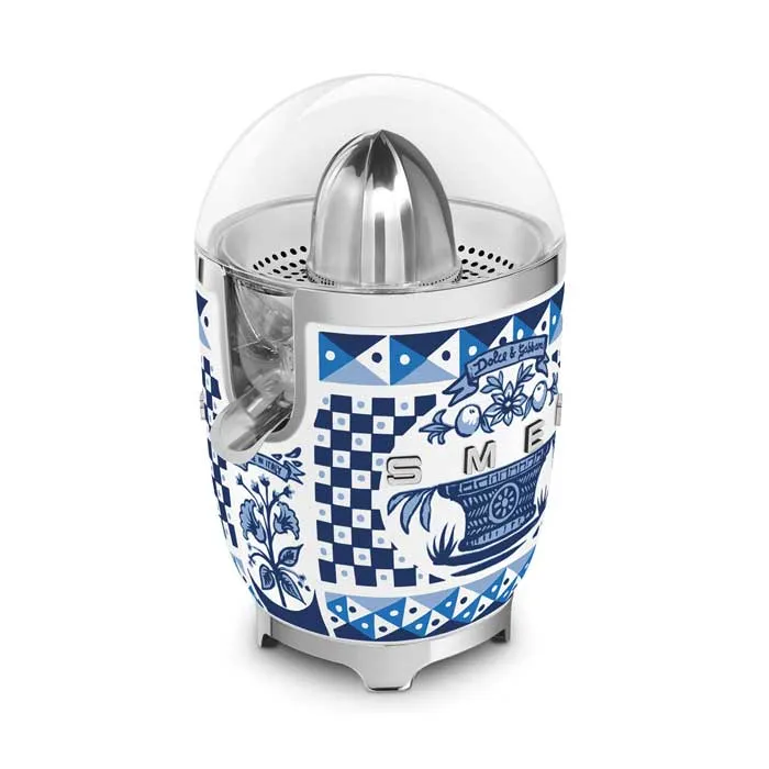 Detailansicht der Smeg Dolce & Gabbana Zitruspresse mit sizilianischem Dekor