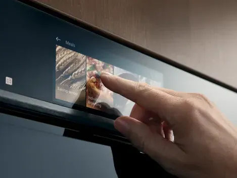 Detailansicht des TFT-Full-Touchdisplay Pro eines Siemens Mikrowellen Backofens für intuitive Bedienung