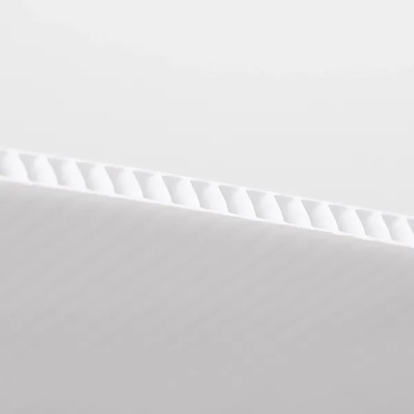 Detailaufnahme der Hohlkammer-Bodenplatte in einer TPX-Pro faltbaren Hundebox zum Schutz vor Kälte