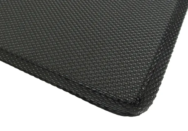 Detailaufnahme einer hochwertigen Bodenmatte für Alpuna Hundeboxen, die in jeder Box enthalten ist und bei Bedarf einzeln nachbestellt werden kann.