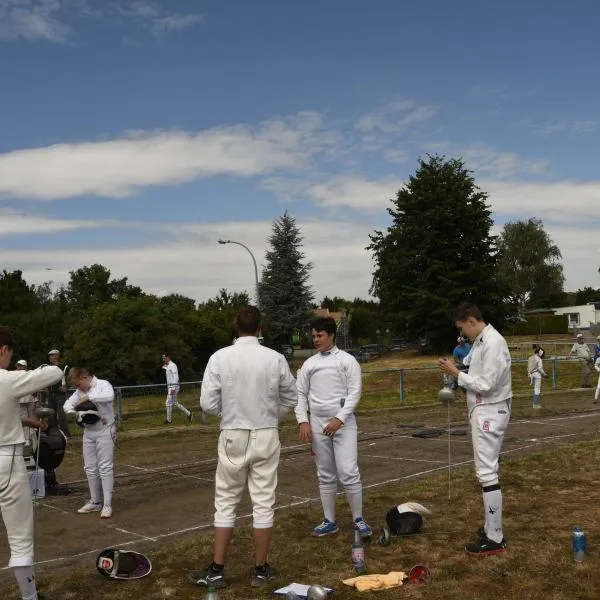 Detailaufnahme eines Fechters während eines Gefechts bei den Jahnmehrkämpfen