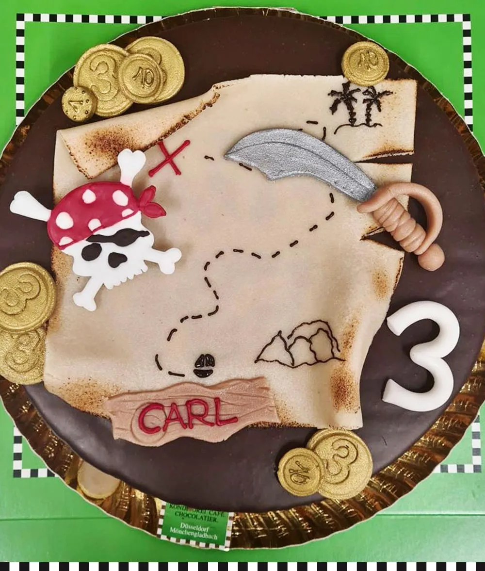 Detailverliebte Piraten-Schatzinsel-Torte als Kindergeburtstagskuchen