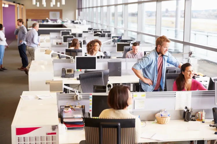 Die Evolution drahtloser Netzwerke: Von den Anfängen der Funktechnologie bis zu modernen Wi-Fi-Systemen
