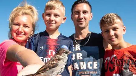 Die Familie Malusch mit Spatz Jacky.