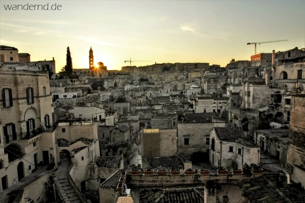 Die faszinierenden Sassi di Matera, alte Höhlenwohnungen, die in den Fels gehauen wurden