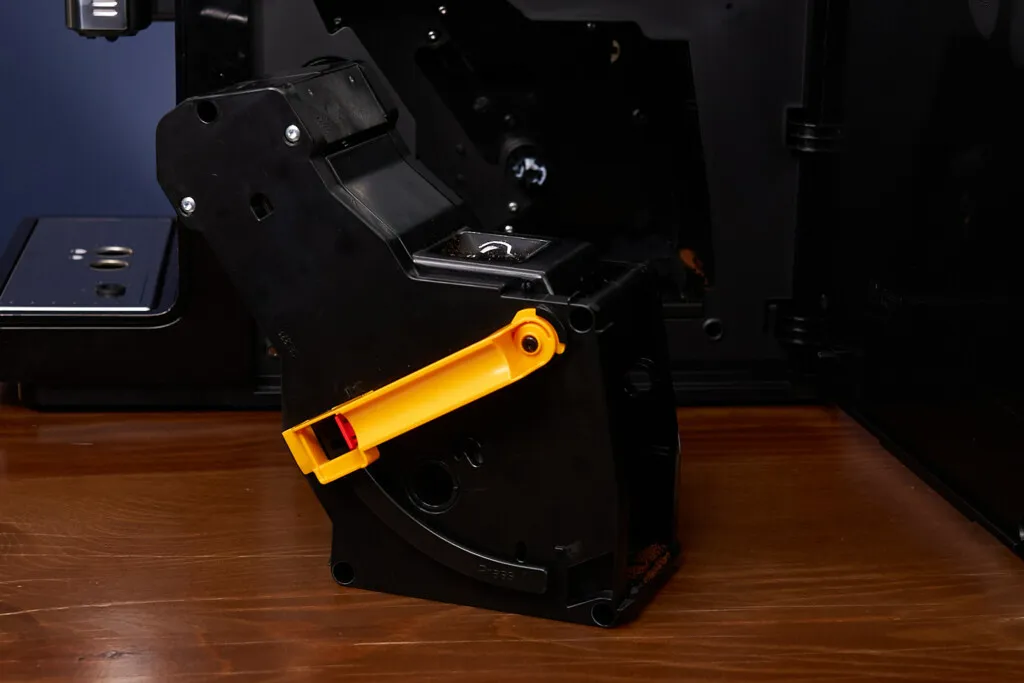 Die herausnehmbare Brühgruppe des Miele CM 5310 Silence