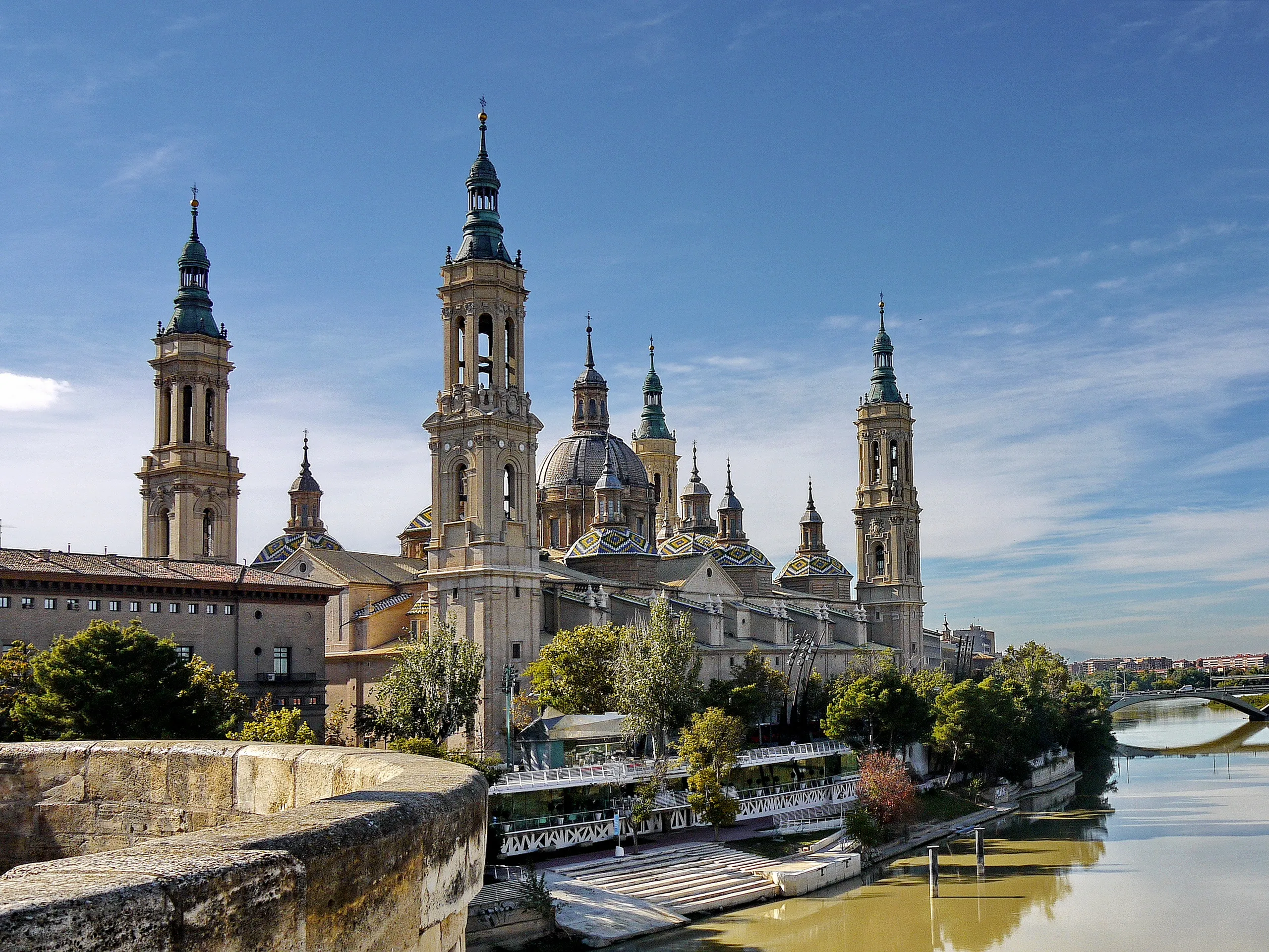 Die Kathedrale am Fluss Ebro
