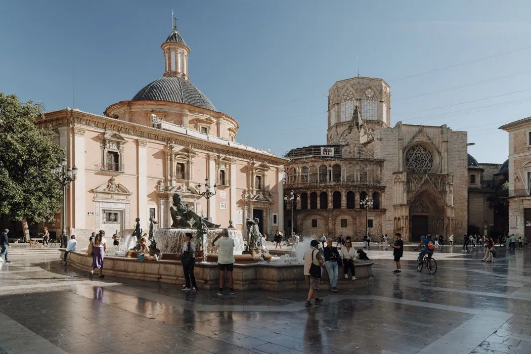 Die Kathedrale von Valencia mit dem Glockenturm El Micalet, ein nicht ganz so bekannter Tipp für eine Städtereise in Europa