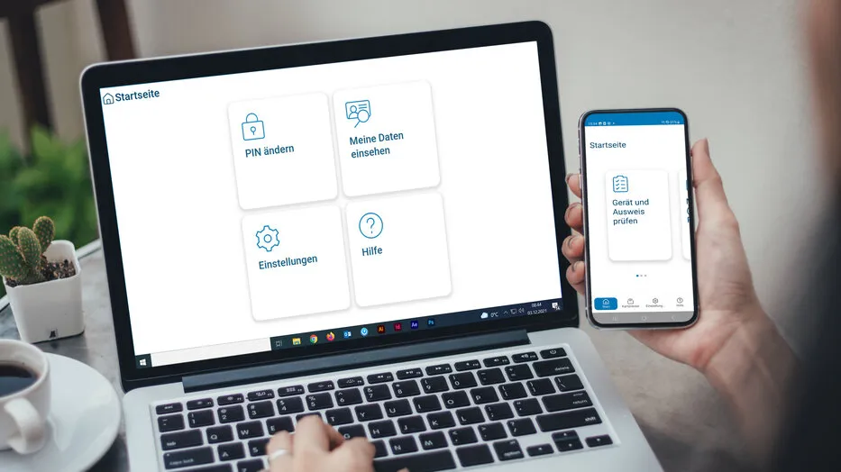 Die Startseite der AusweisApp auf Smartphone und Desktop-Computer
