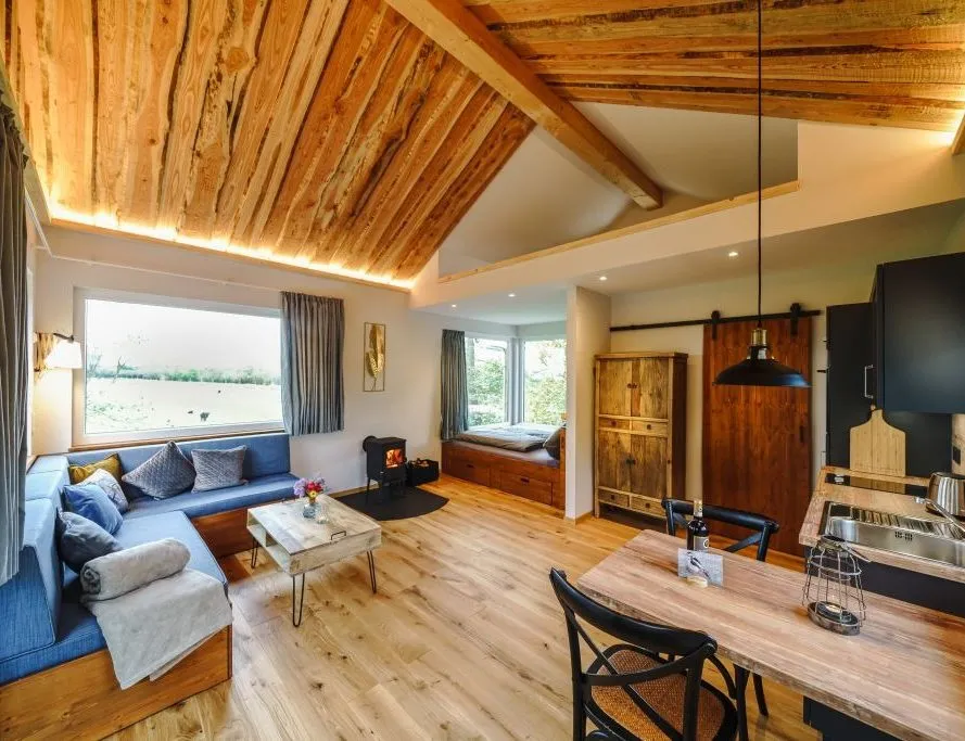 Die stilvolle Innenausstattung eines Baumhauses