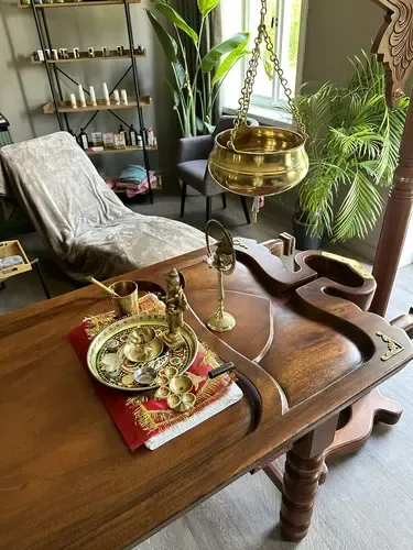 Die Therapeutinnen beim morgendlichen Gebetsgesang