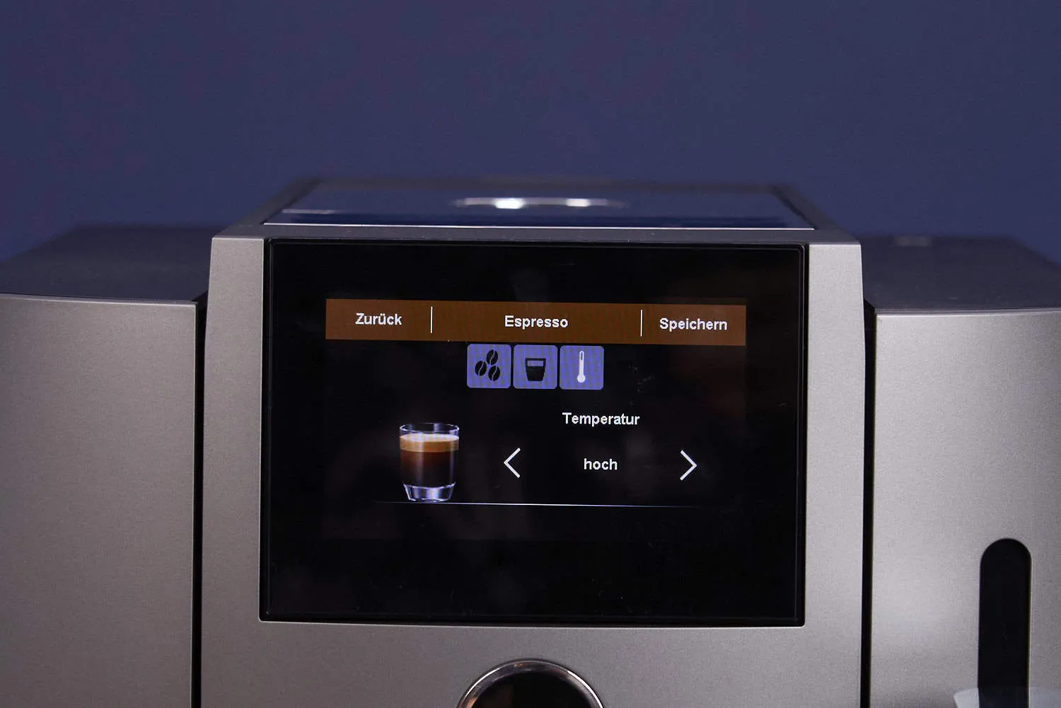 Display des Jura S8 EB zeigt Espresso Temperatur