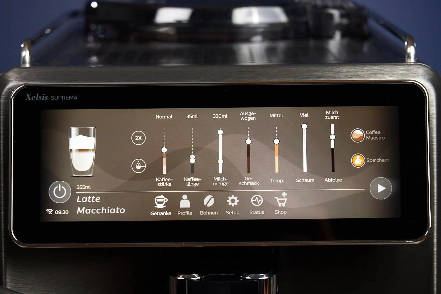 Display des Saeco Xelsis Suprema zeigt Latte Macchiato