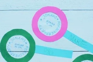 DIY Forscher-Einladungen: Selbstgebastelte Lupen für den Kindergeburtstag als Vorbereitung für den Forscher Geburtstag Kuchen