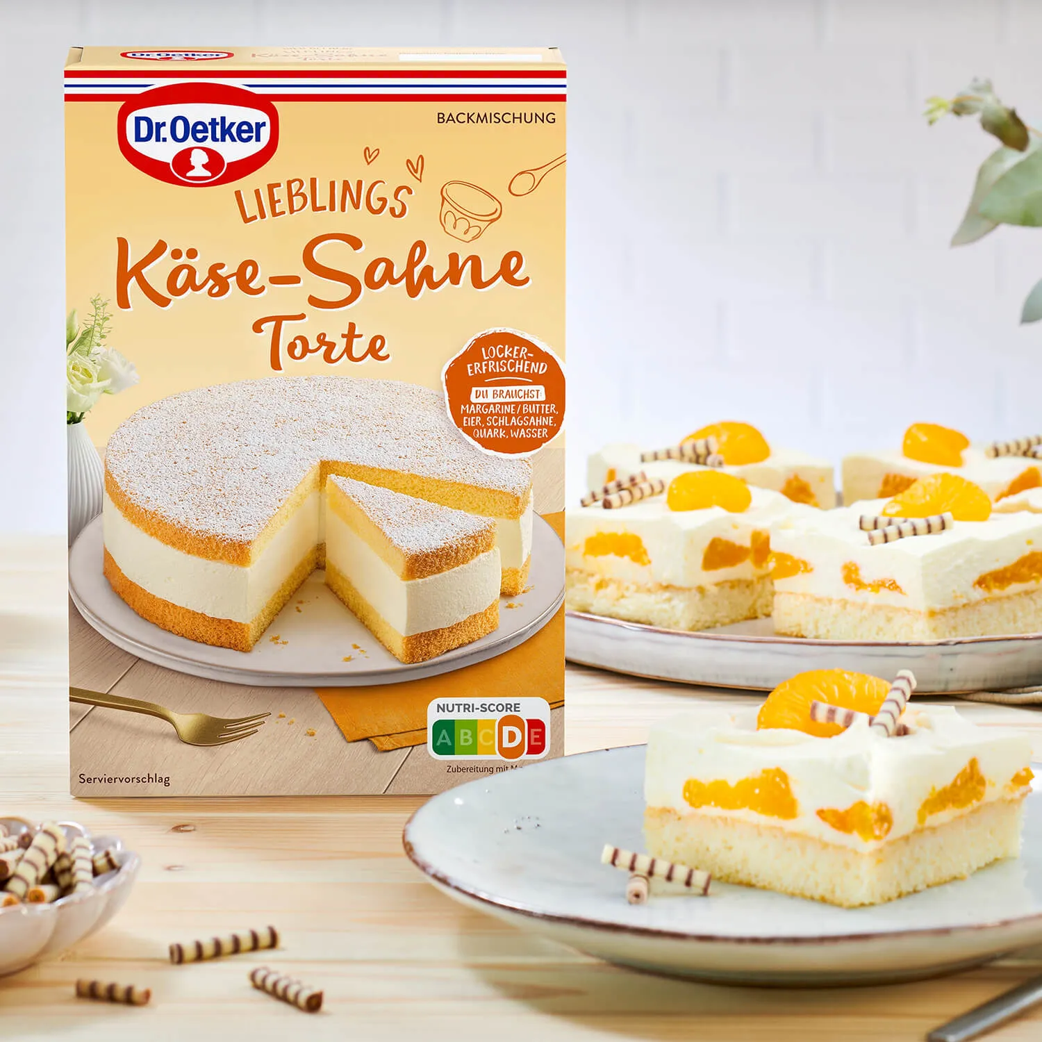 Dr. Oetker Käse-Sahne Torte, schräg von oben mit Fruchtdekor